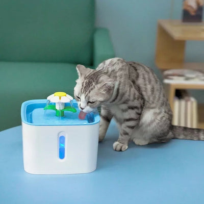 Bebedero Fuente de Agua Gatos Cuadrada 2.5 Lts